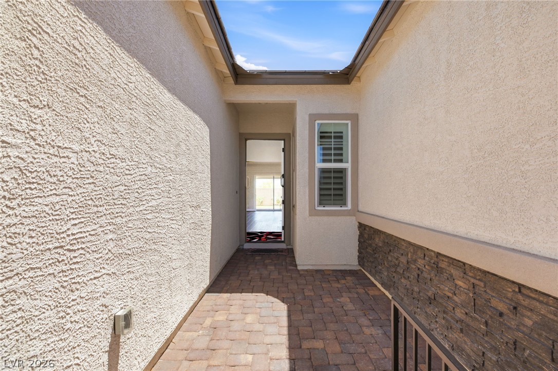 10086 Goff Grove Court Property Photo 7