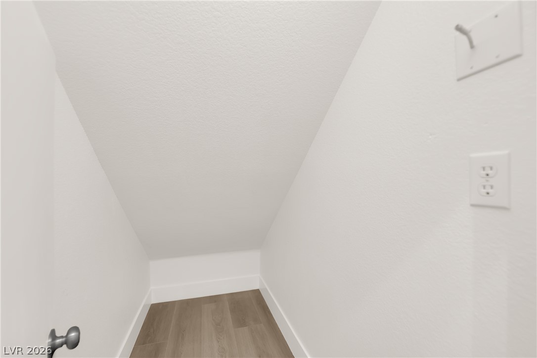 1529 Tillman Falls Avenue Property Photo 15