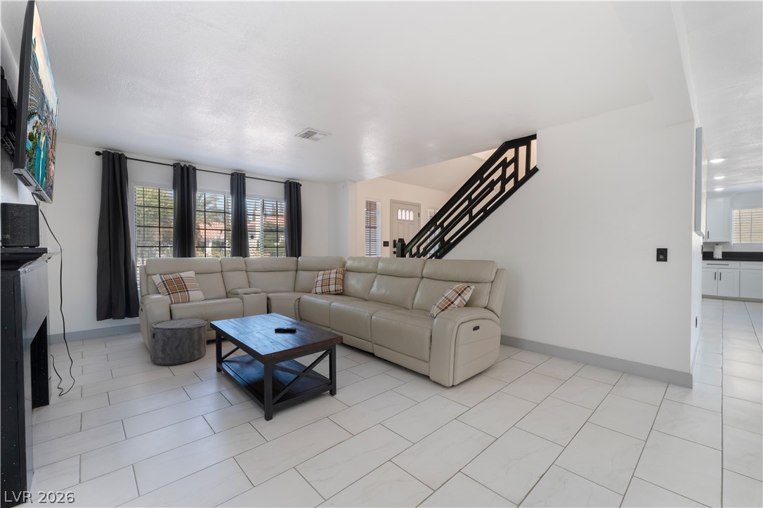 9005 Feather River Court Property Photo 6