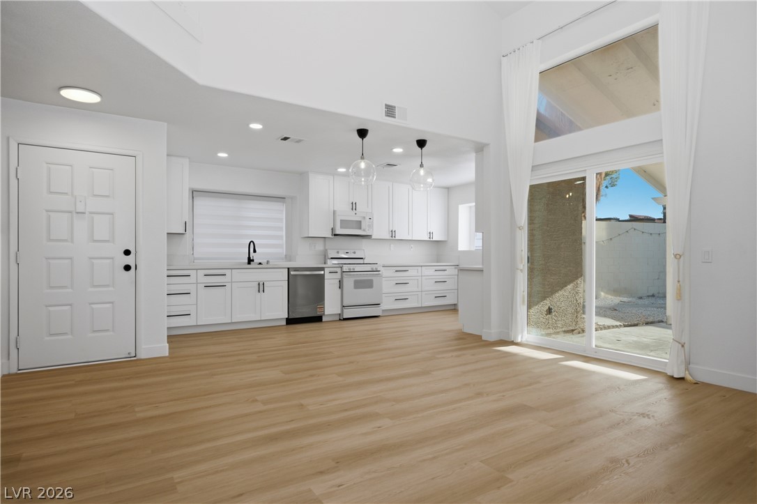 1447 Tiny Pebble Way Property Photo 3