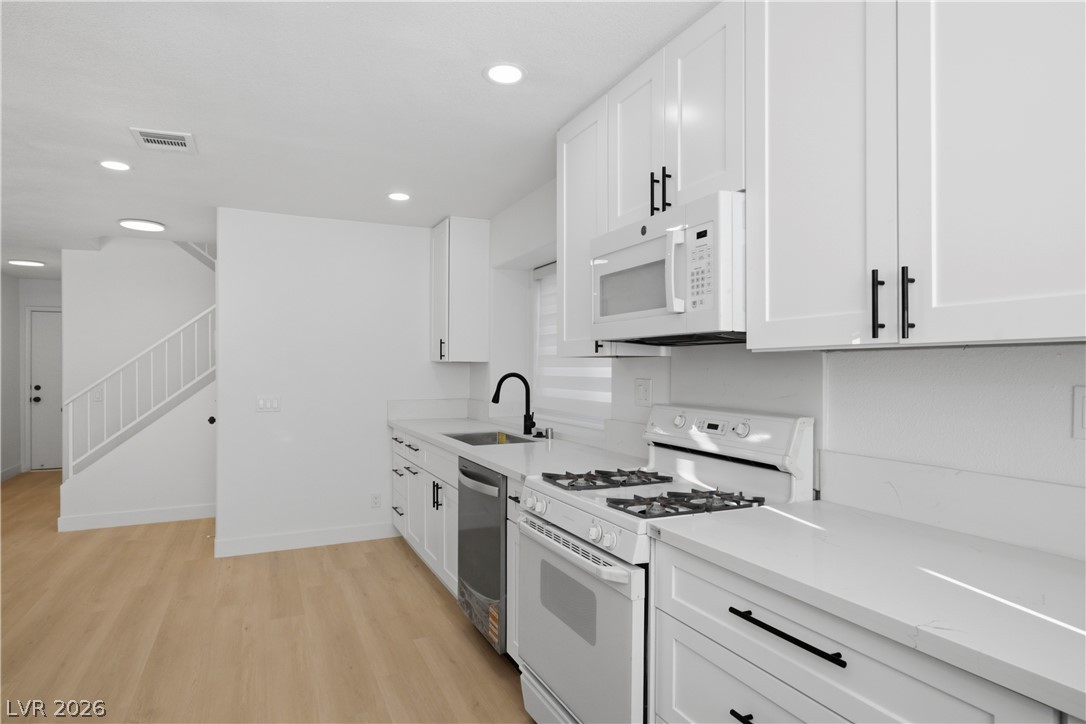 1447 Tiny Pebble Way Property Photo 8