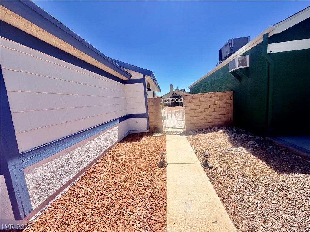 7281 Girard Drive Property Photo 4