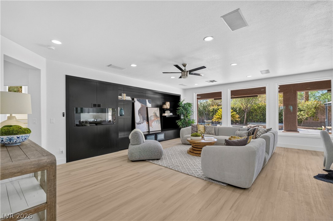 379 Autumn Hue Avenue Property Photo 12