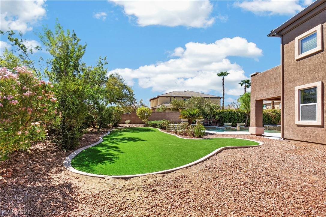 379 Autumn Hue Avenue Property Photo 41