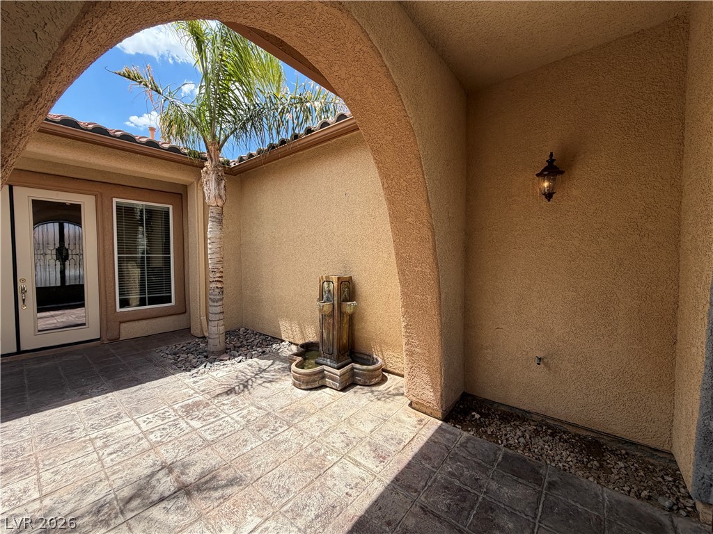 7185 Windy Peak Court Property Photo 3