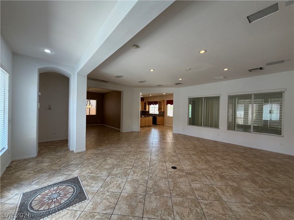 7185 Windy Peak Court Property Photo 4