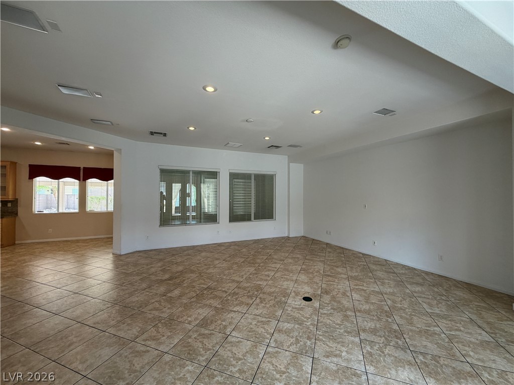 7185 Windy Peak Court Property Photo 5