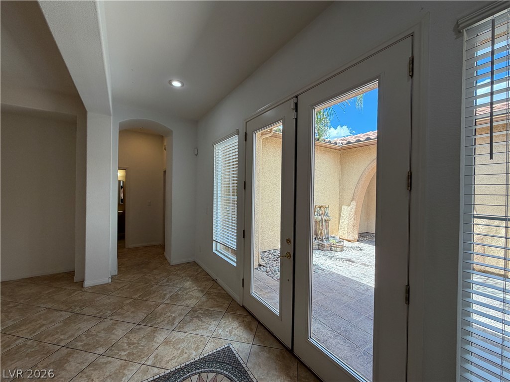 7185 Windy Peak Court Property Photo 6