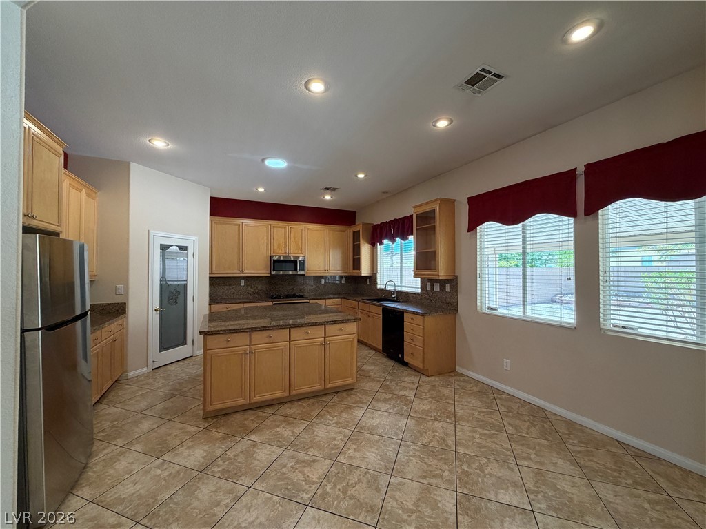 7185 Windy Peak Court Property Photo 8
