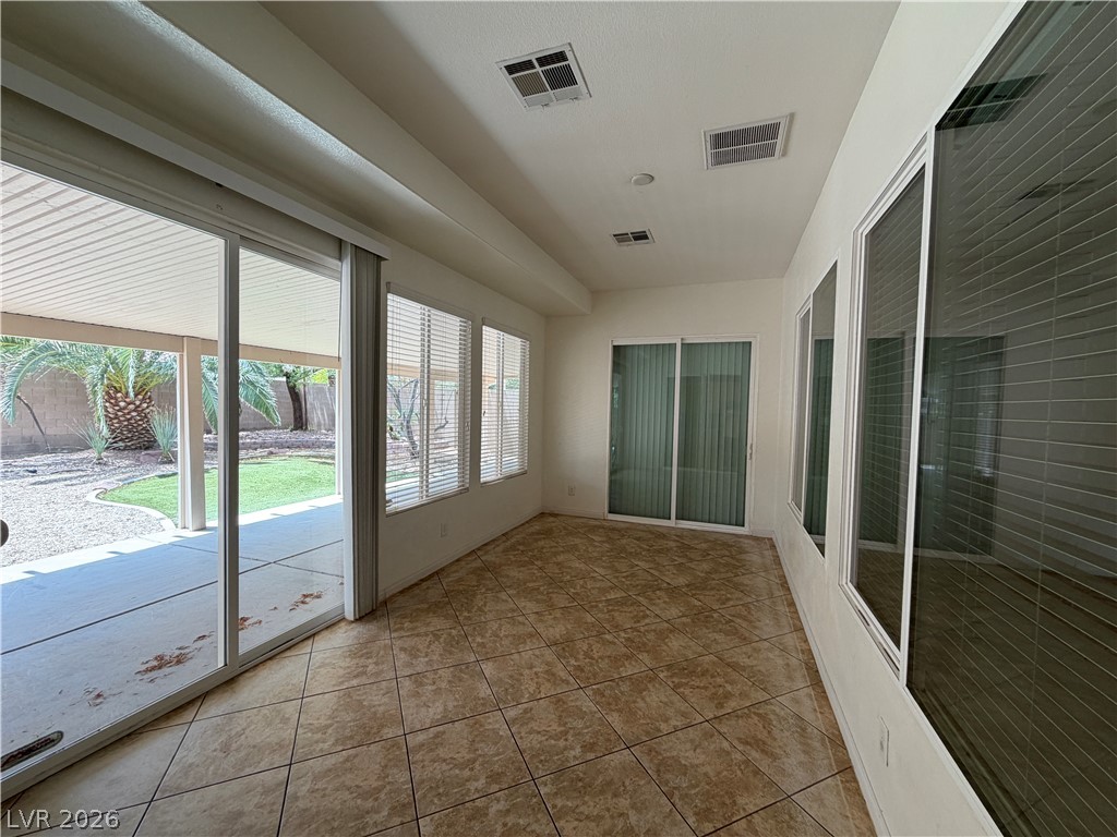 7185 Windy Peak Court Property Photo 12