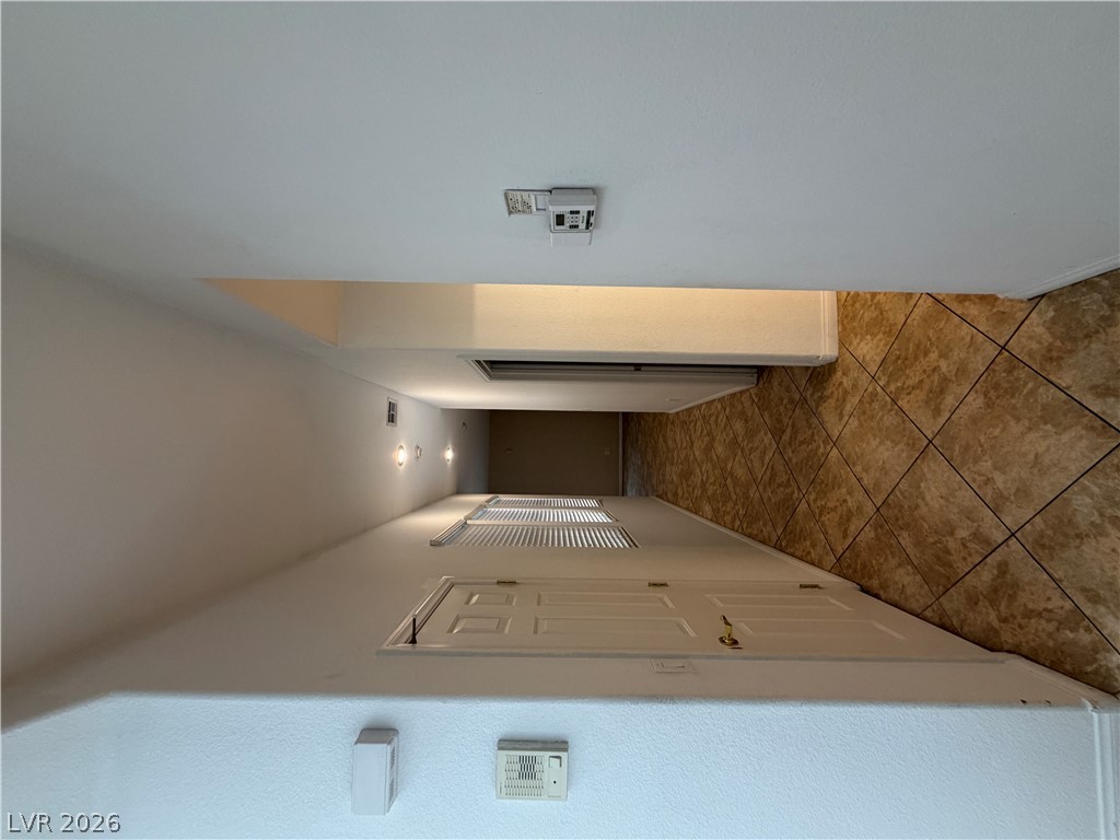 7185 Windy Peak Court Property Photo 20