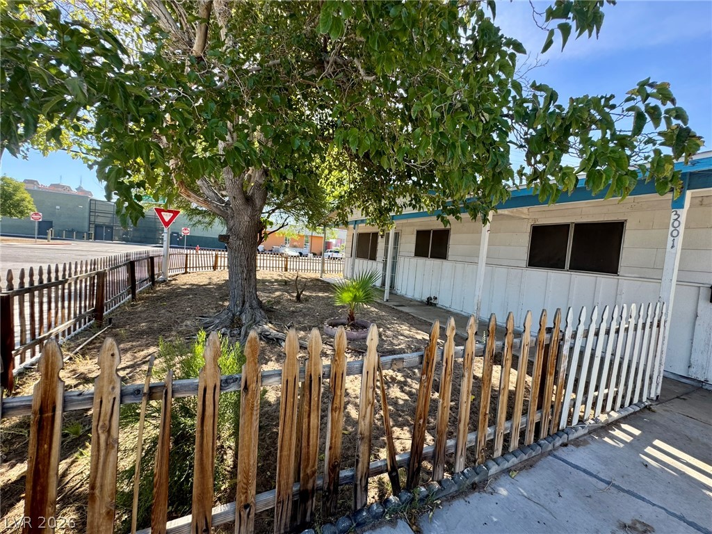 3001 Roseville Way Property Photo 1