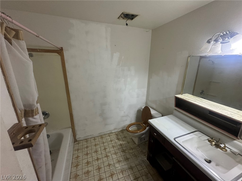 3001 Roseville Way Property Photo 7