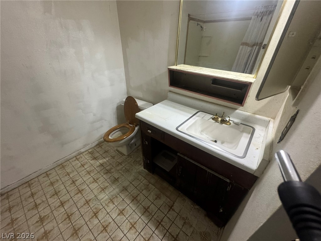 3001 Roseville Way Property Photo 9