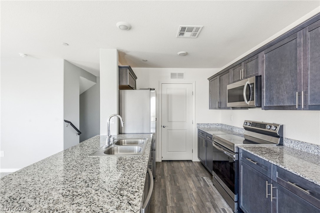 7030 Spicy Merlot Street Property Photo 14