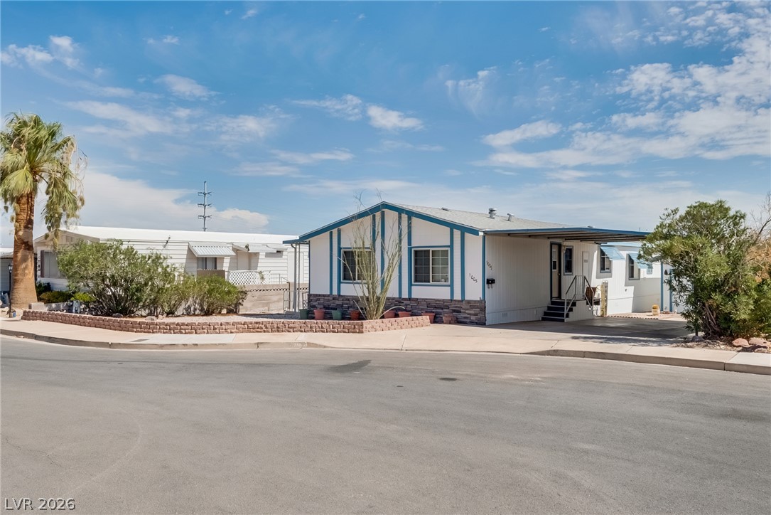 1005 Adobe Circle Property Photo 3