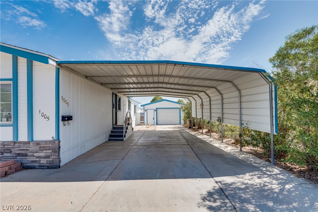 1005 Adobe Circle Property Photo 4