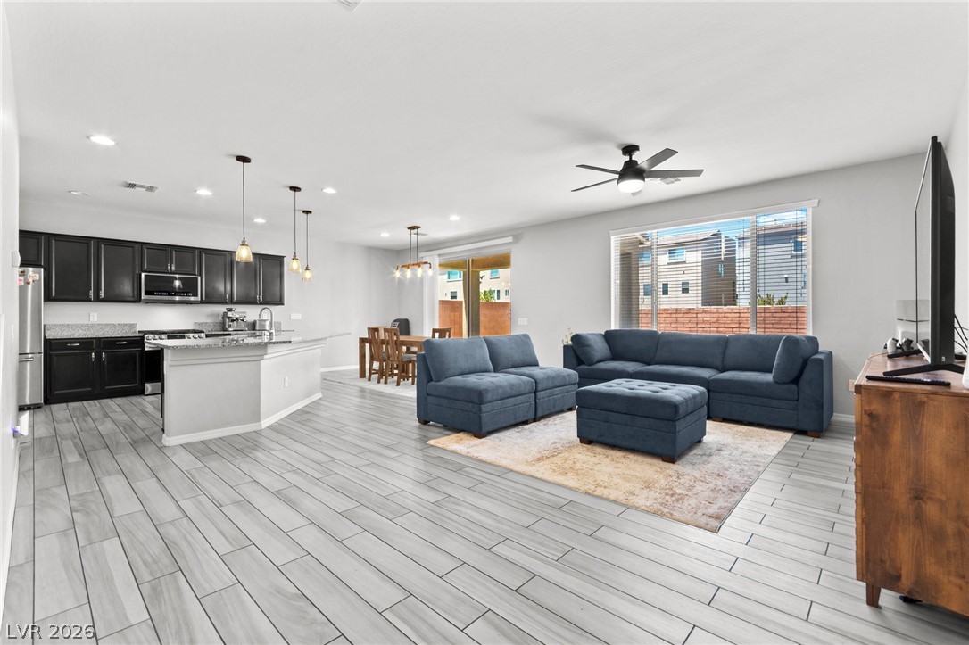 8106 Diggy Avenue Property Photo 2