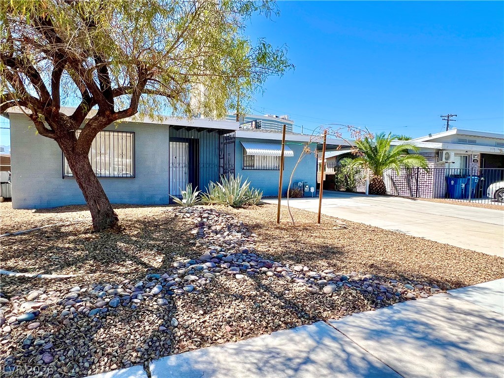2300 Santa Clara Drive Property Photo 3