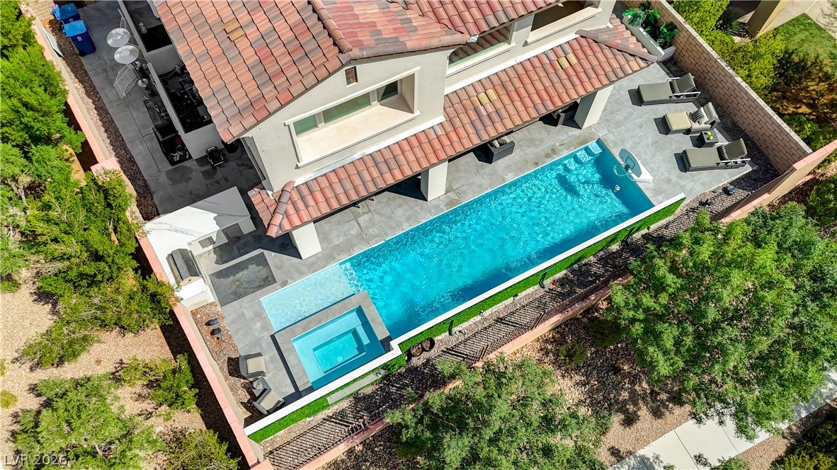 260 Tarragona Breeze Avenue Property Photo 2