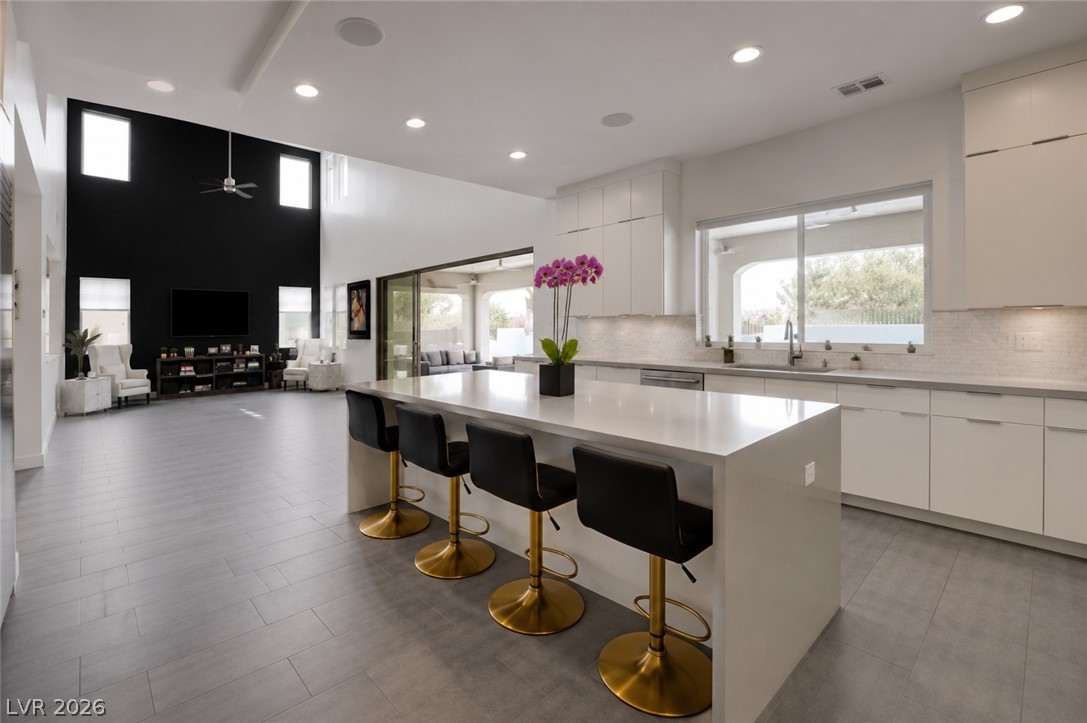 260 Tarragona Breeze Avenue Property Photo 14