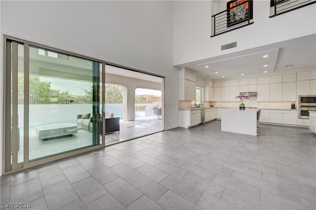 260 Tarragona Breeze Avenue Property Photo 15