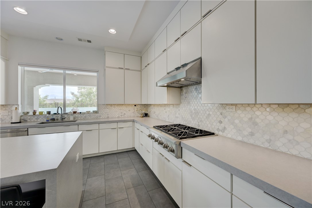 260 Tarragona Breeze Avenue Property Photo 20