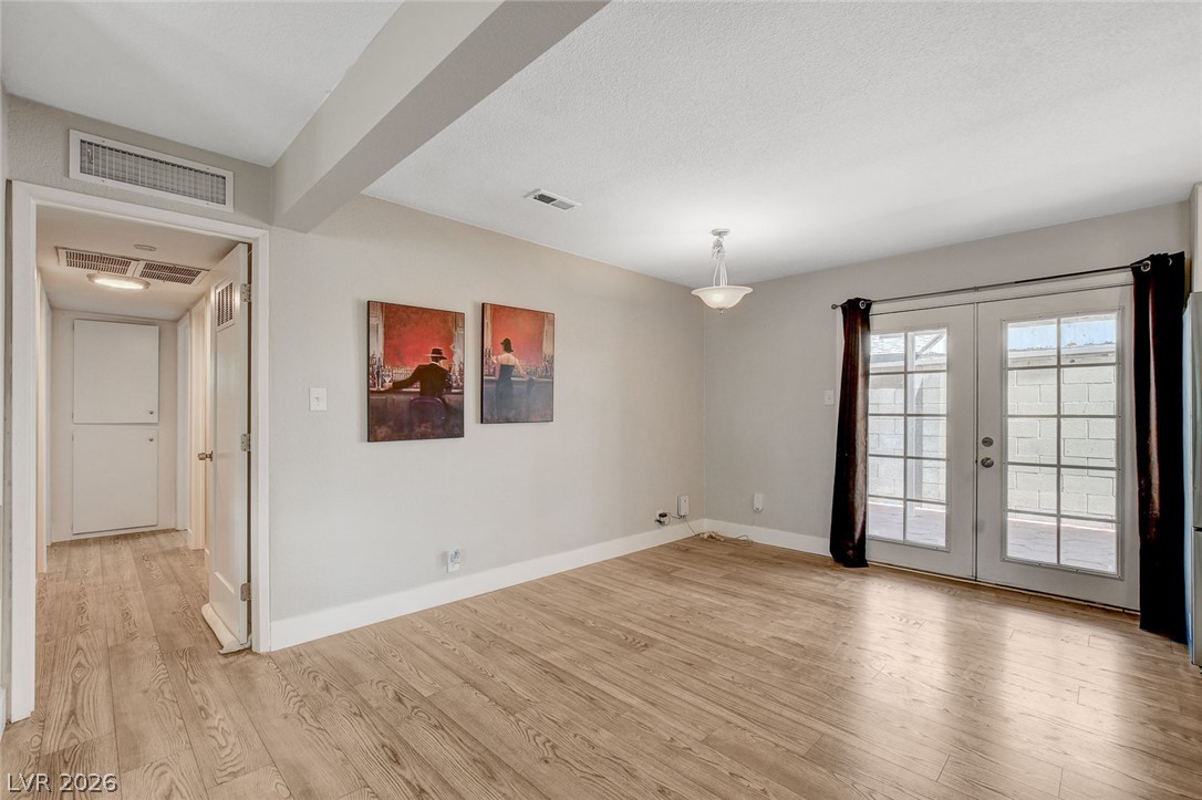 1077 Westminster Avenue Property Photo 25