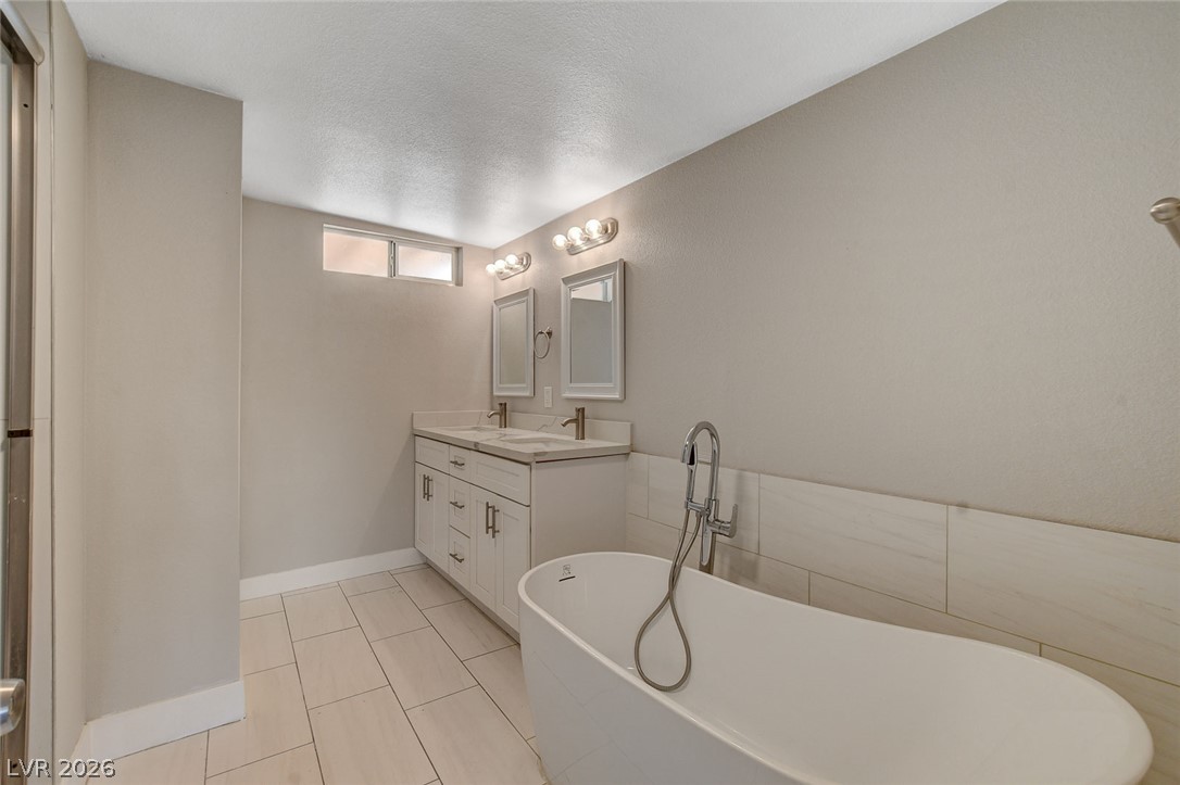 1077 Westminster Avenue Property Photo 52