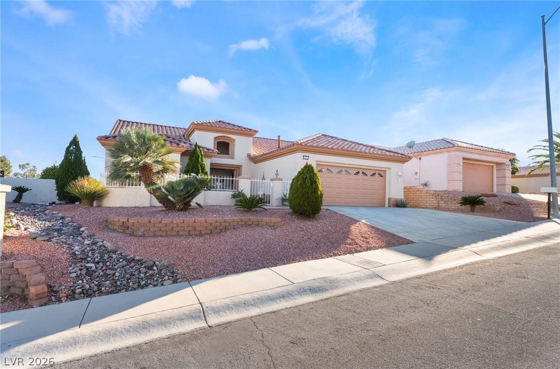 10529 Broom Hill Drive Property Photo 3