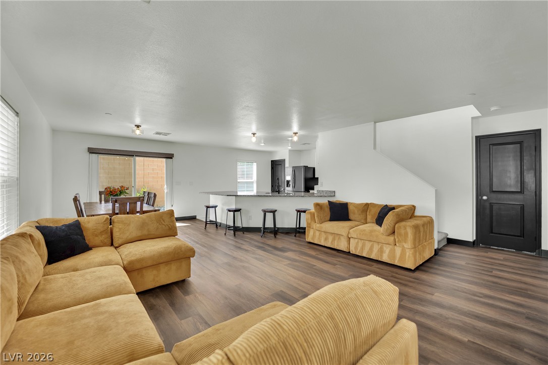 2819 Falling Mist Street Property Photo 4