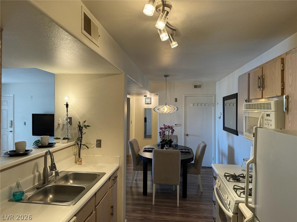 7885 West Flamingo Road 1002 Property Photo 14