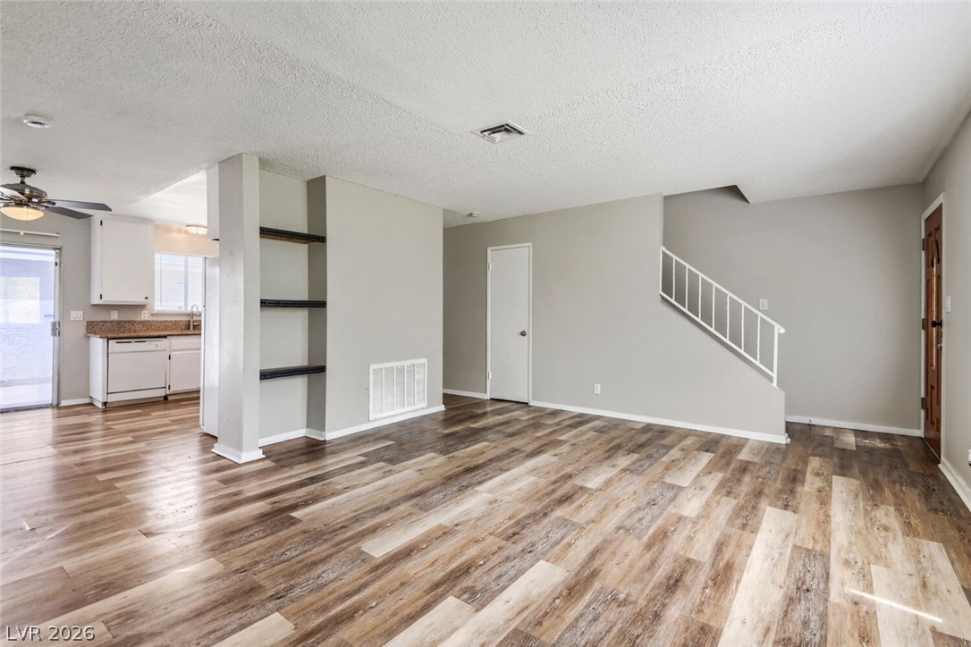 532 Greenbriar Townhouse Way Property Photo 8