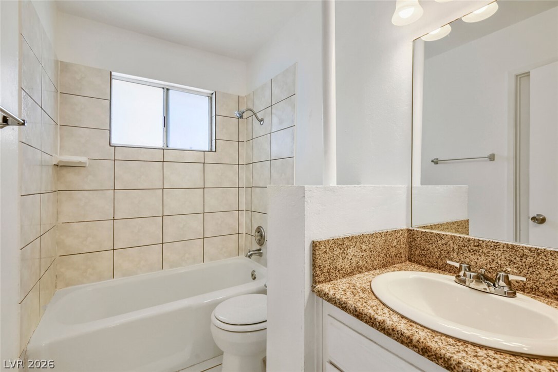 532 Greenbriar Townhouse Way Property Photo 23
