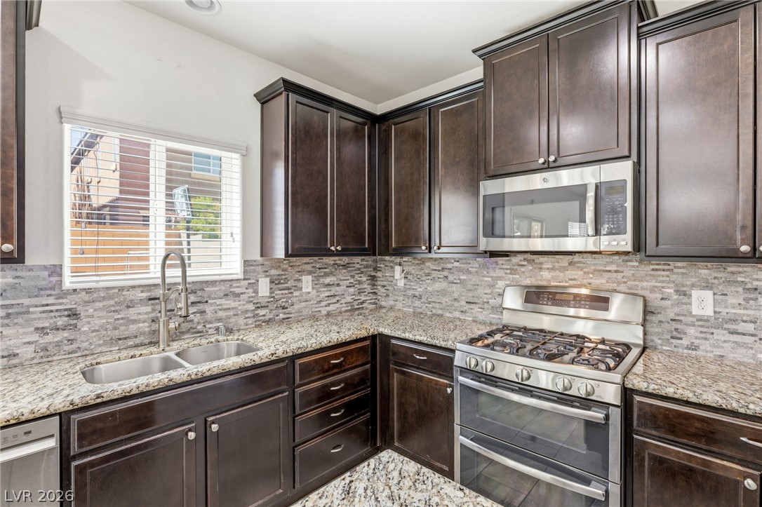8123 Mosaic Sunrise Lane Property Photo 15