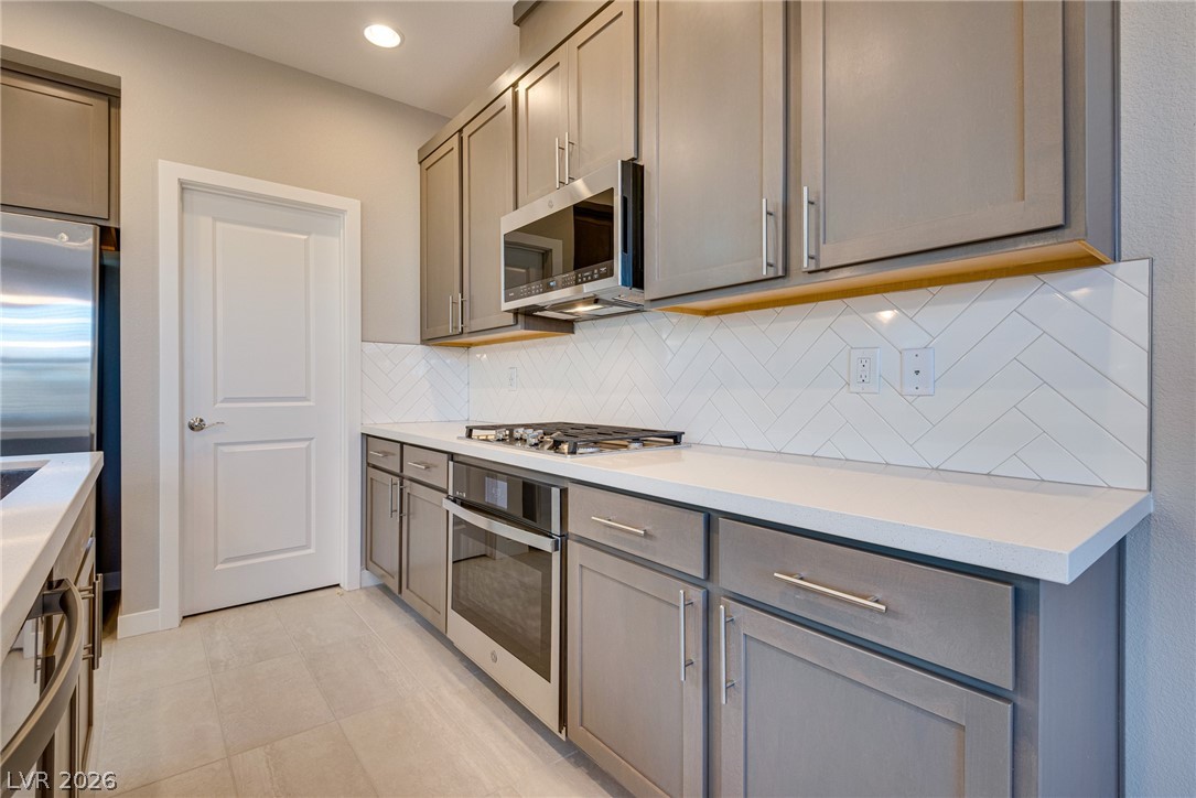 668 Pyrite Will Street Property Photo 16