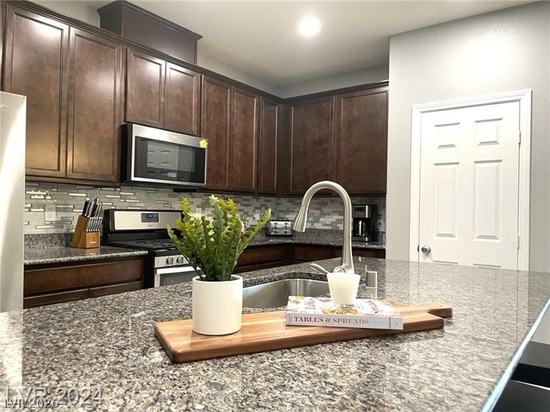 2828 Aragon Terrace Way Property Photo 9