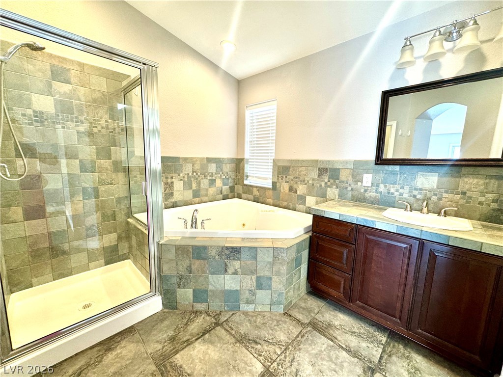10224 Desert Wind Drive Property Photo 15