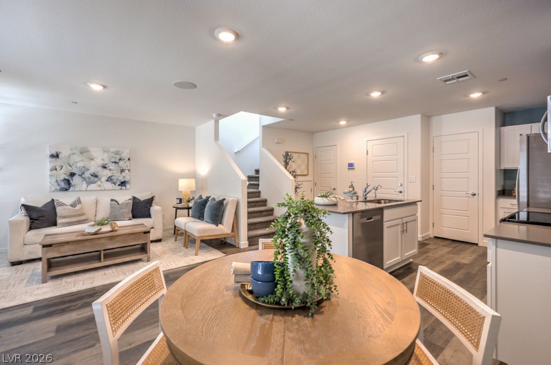 978 Desert Spruce Property Photo 8