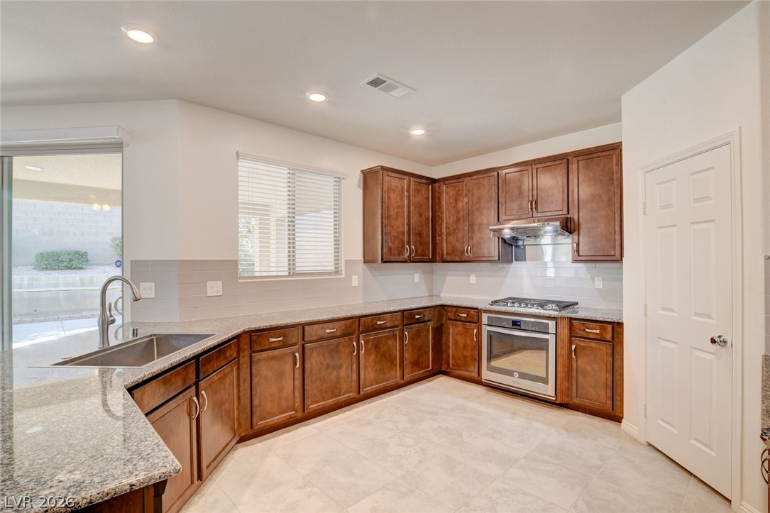 909 Cherry Glen Place Property Photo 11