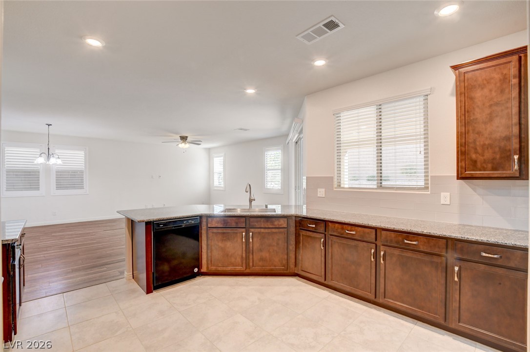 909 Cherry Glen Place Property Photo 12