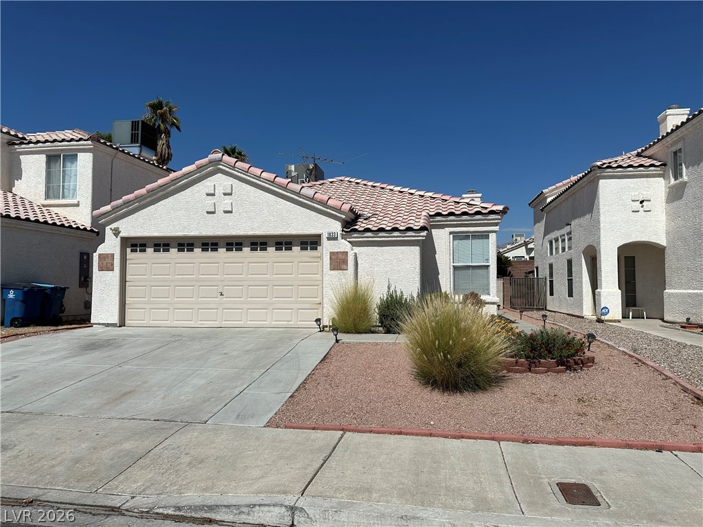 1833 Cedar Bluffs Way Property Photo 2