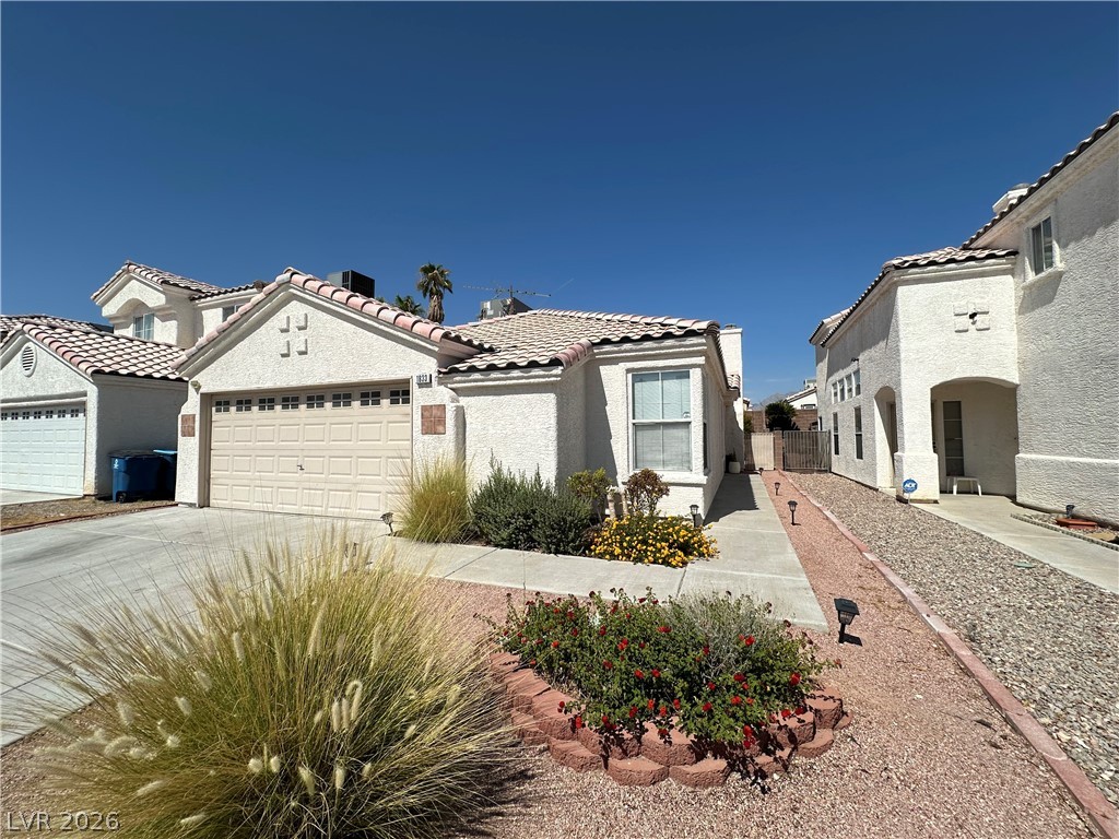 1833 Cedar Bluffs Way Property Photo 3