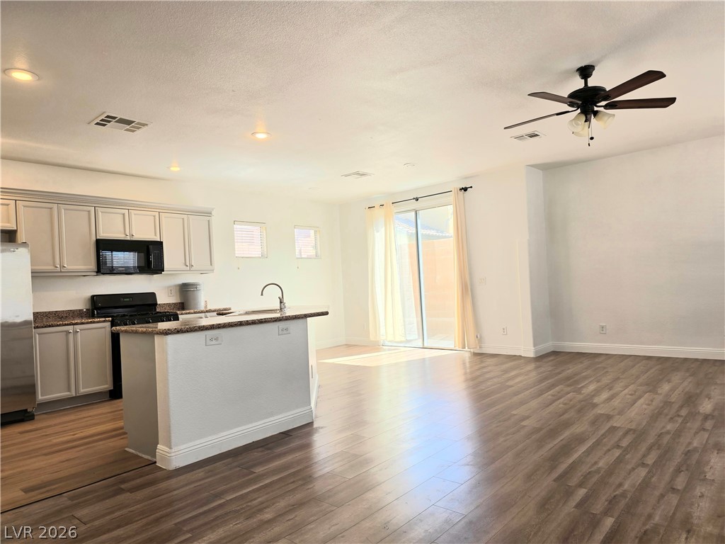 8084 Retriever Avenue Property Photo 6