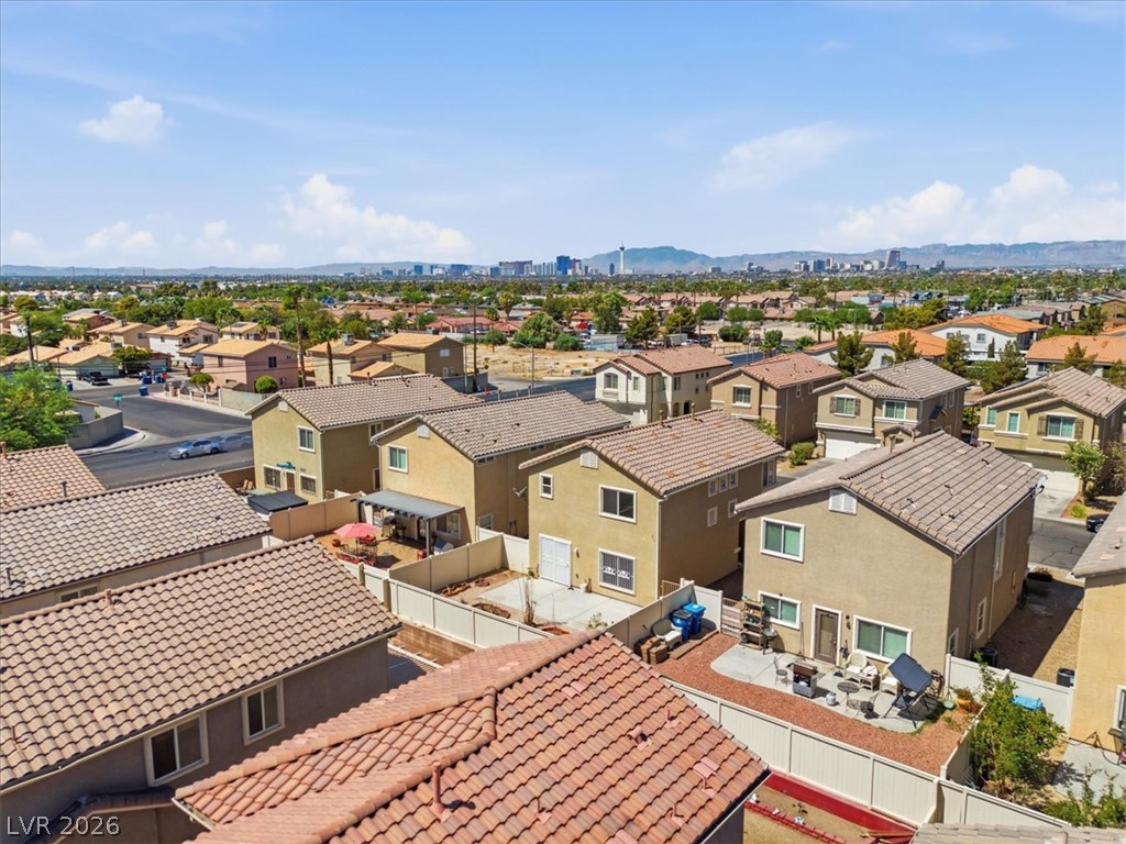 1620 Legato Falls Street Property Photo 11