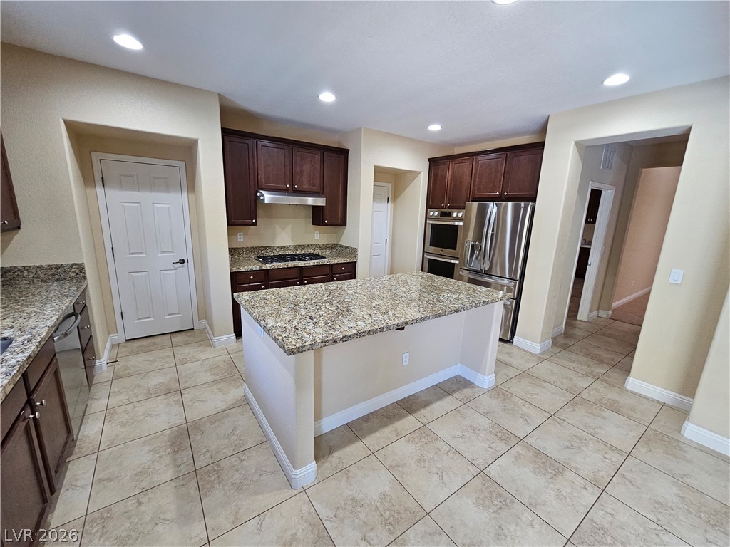 892 White Sparrow Street Property Photo 15