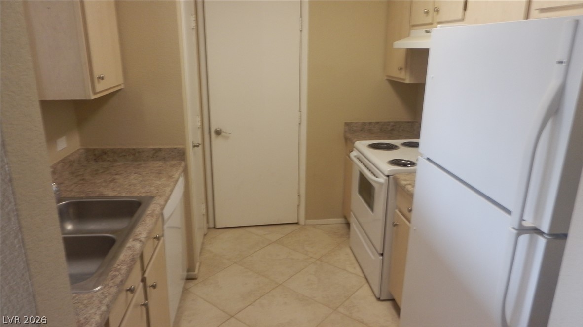 1150 North Buffalo Drive 2023 Property Photo 2