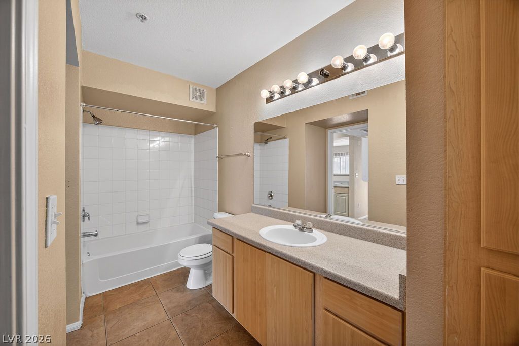 6955 North Durango Drive 3091 Property Photo 17