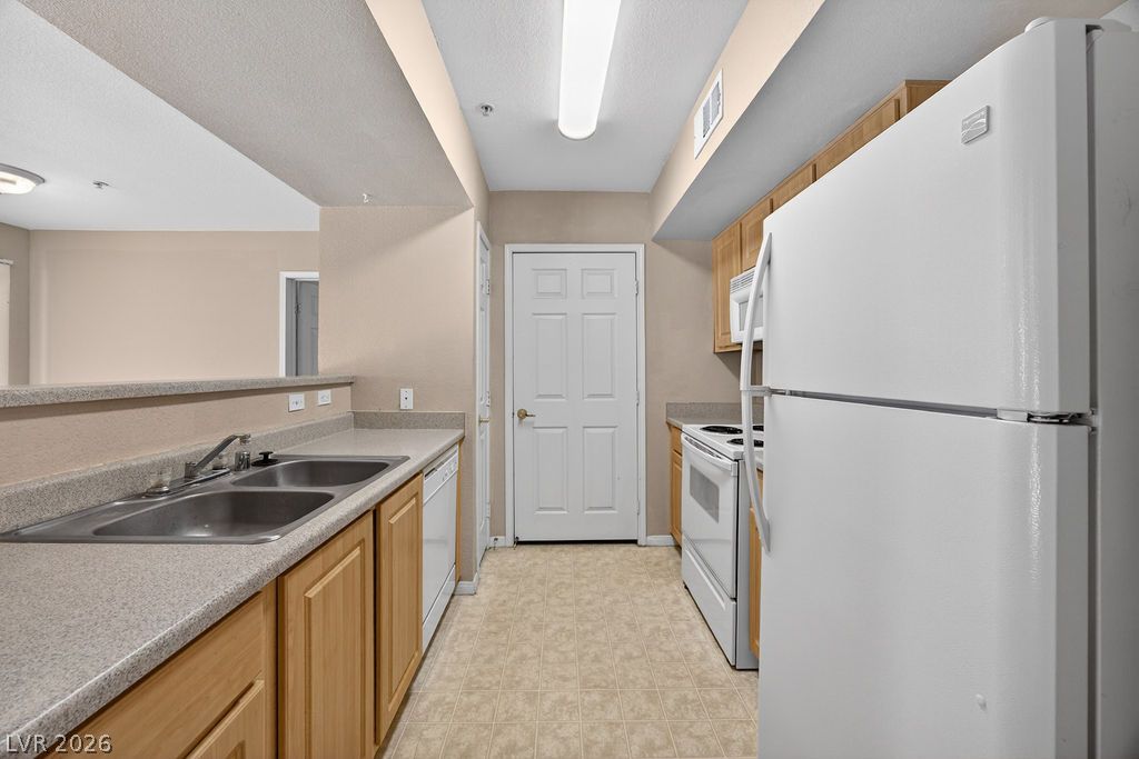 6955 North Durango Drive 3091 Property Photo 19