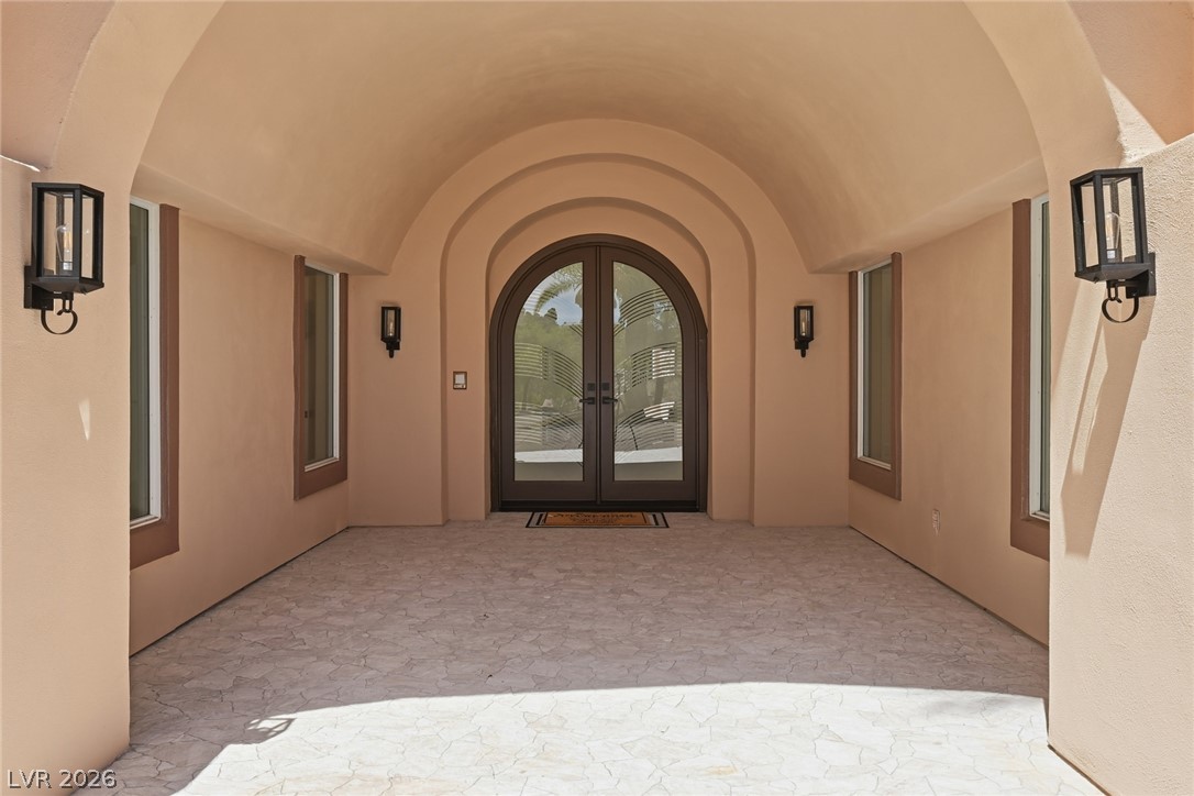 606 Valencia Drive Property Photo 4